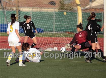 Thumbnail 2 in Parker vs. Flintridge Sacred Heart (CIF SoCal D3 Regional Final) photogallery.