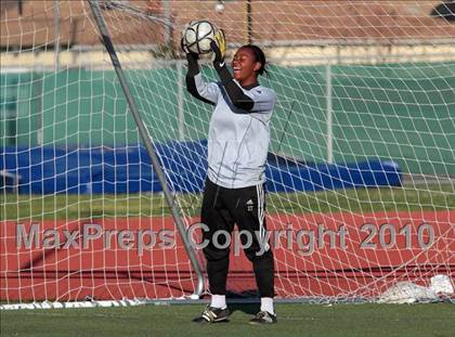Thumbnail 3 in Parker vs. Flintridge Sacred Heart (CIF SoCal D3 Regional Final) photogallery.