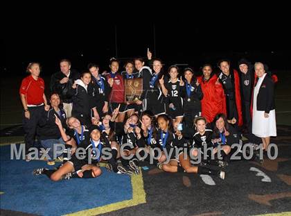 Thumbnail 1 in Parker vs. Flintridge Sacred Heart (CIF SoCal D3 Regional Final) photogallery.