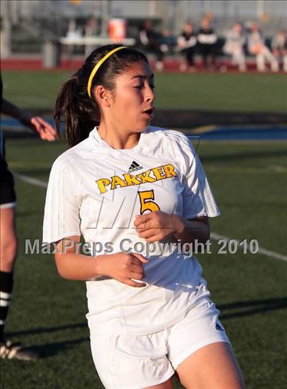 Thumbnail 2 in Parker vs. Flintridge Sacred Heart (CIF SoCal D3 Regional Final) photogallery.