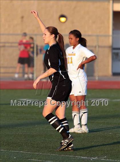 Thumbnail 1 in Parker vs. Flintridge Sacred Heart (CIF SoCal D3 Regional Final) photogallery.