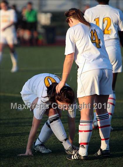 Thumbnail 2 in Parker vs. Flintridge Sacred Heart (CIF SoCal D3 Regional Final) photogallery.