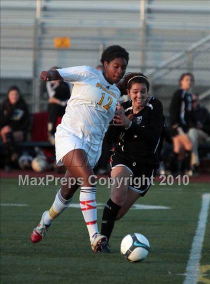 Thumbnail 1 in Parker vs. Flintridge Sacred Heart (CIF SoCal D3 Regional Final) photogallery.