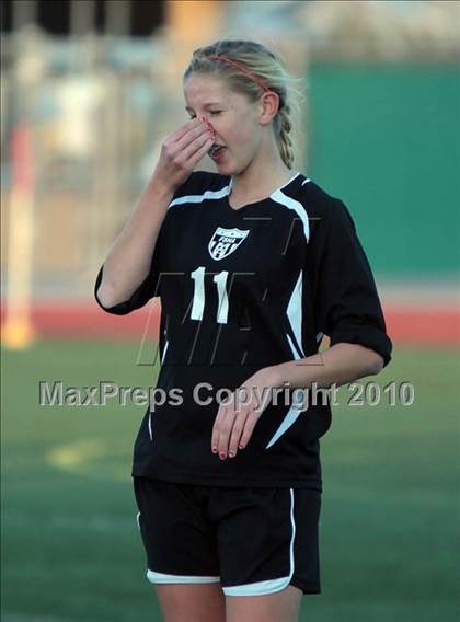 Thumbnail 2 in Parker vs. Flintridge Sacred Heart (CIF SoCal D3 Regional Final) photogallery.