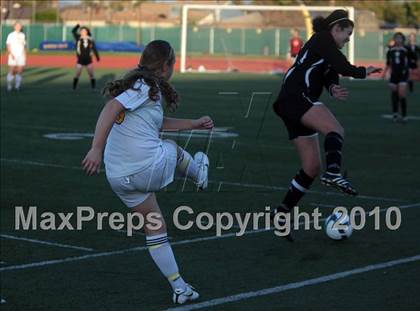 Thumbnail 1 in Parker vs. Flintridge Sacred Heart (CIF SoCal D3 Regional Final) photogallery.