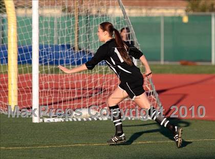 Thumbnail 3 in Parker vs. Flintridge Sacred Heart (CIF SoCal D3 Regional Final) photogallery.