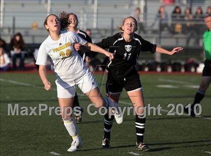 Thumbnail 3 in Parker vs. Flintridge Sacred Heart (CIF SoCal D3 Regional Final) photogallery.