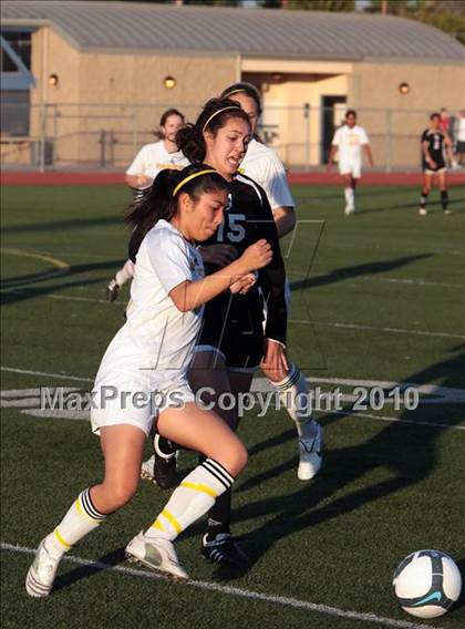 Thumbnail 2 in Parker vs. Flintridge Sacred Heart (CIF SoCal D3 Regional Final) photogallery.