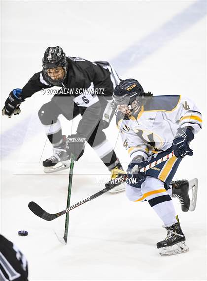 Thumbnail 2 in Syracuse vs. Victor (NYSPHSAA Regional Playoff) photogallery.