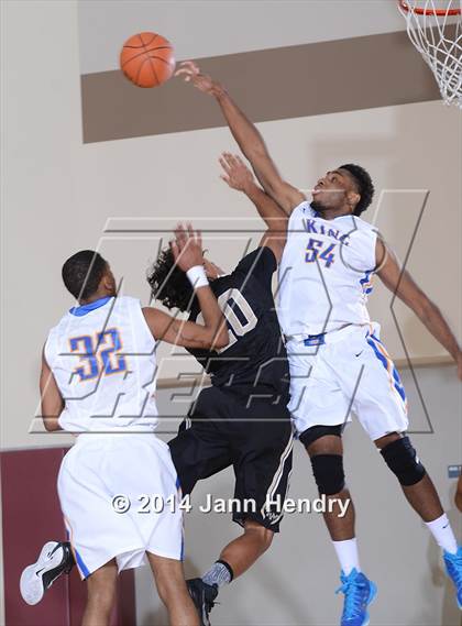 Thumbnail 1 in King vs. Archbishop Mitty (MaxPreps Holiday Classic) photogallery.