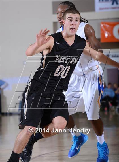 Thumbnail 2 in King vs. Archbishop Mitty (MaxPreps Holiday Classic) photogallery.