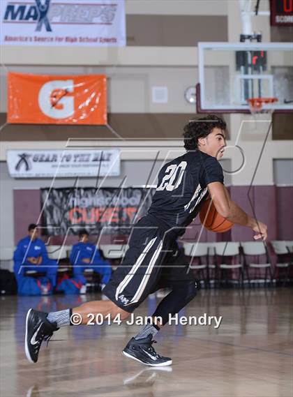 Thumbnail 3 in King vs. Archbishop Mitty (MaxPreps Holiday Classic) photogallery.
