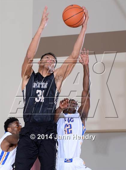 Thumbnail 3 in King vs. Archbishop Mitty (MaxPreps Holiday Classic) photogallery.