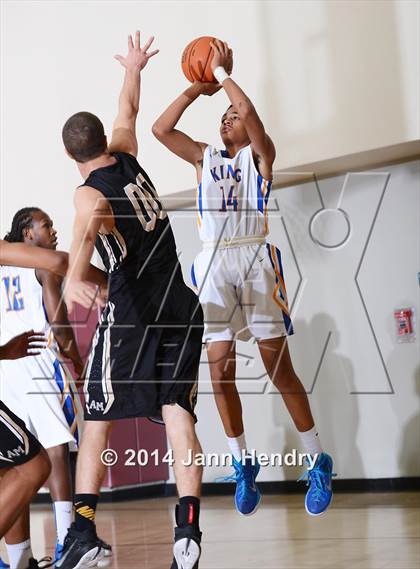 Thumbnail 3 in King vs. Archbishop Mitty (MaxPreps Holiday Classic) photogallery.