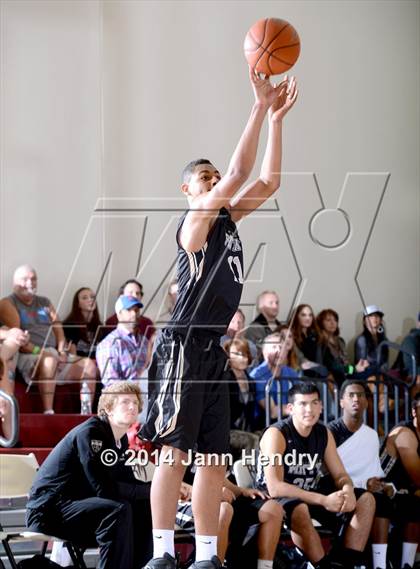 Thumbnail 3 in King vs. Archbishop Mitty (MaxPreps Holiday Classic) photogallery.