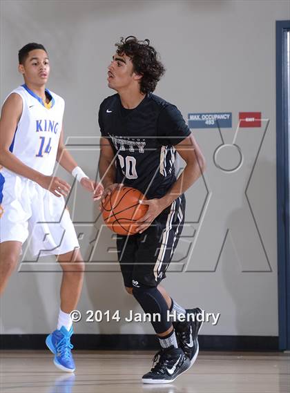 Thumbnail 3 in King vs. Archbishop Mitty (MaxPreps Holiday Classic) photogallery.