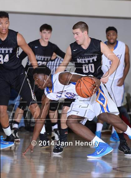 Thumbnail 3 in King vs. Archbishop Mitty (MaxPreps Holiday Classic) photogallery.