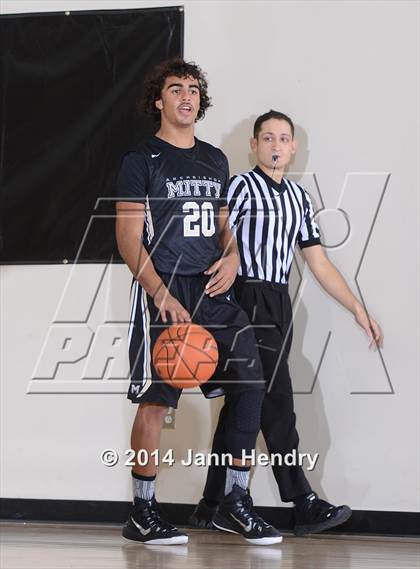 Thumbnail 2 in King vs. Archbishop Mitty (MaxPreps Holiday Classic) photogallery.