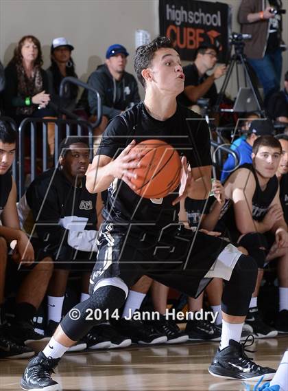 Thumbnail 2 in King vs. Archbishop Mitty (MaxPreps Holiday Classic) photogallery.