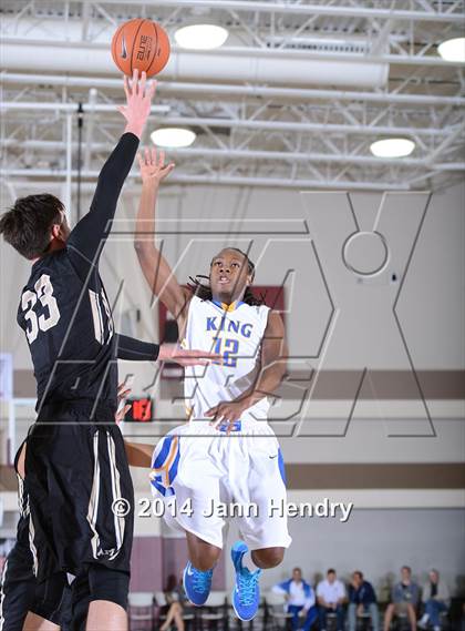 Thumbnail 2 in King vs. Archbishop Mitty (MaxPreps Holiday Classic) photogallery.