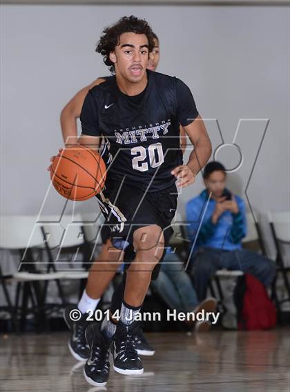 Thumbnail 2 in King vs. Archbishop Mitty (MaxPreps Holiday Classic) photogallery.