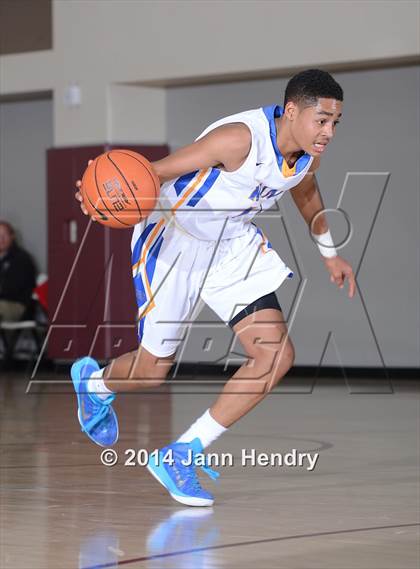 Thumbnail 3 in King vs. Archbishop Mitty (MaxPreps Holiday Classic) photogallery.