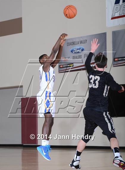 Thumbnail 3 in King vs. Archbishop Mitty (MaxPreps Holiday Classic) photogallery.