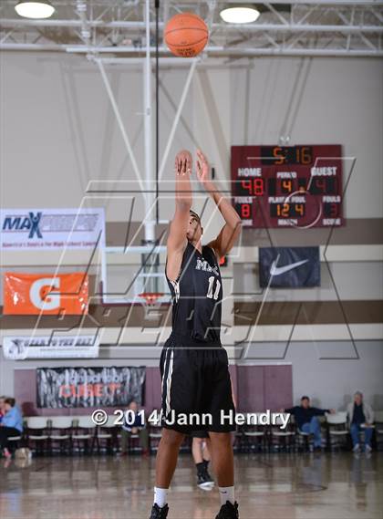 Thumbnail 2 in King vs. Archbishop Mitty (MaxPreps Holiday Classic) photogallery.