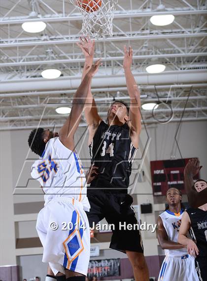 Thumbnail 3 in King vs. Archbishop Mitty (MaxPreps Holiday Classic) photogallery.
