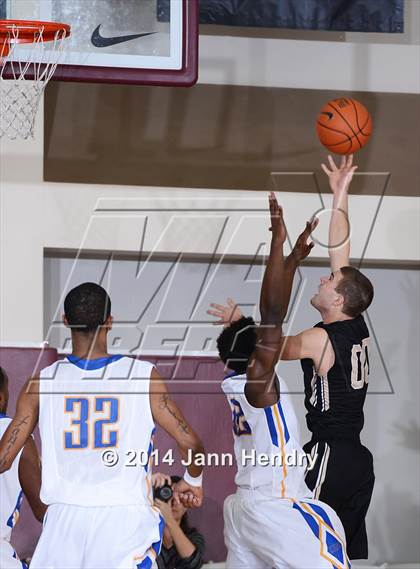Thumbnail 2 in King vs. Archbishop Mitty (MaxPreps Holiday Classic) photogallery.