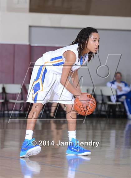 Thumbnail 3 in King vs. Archbishop Mitty (MaxPreps Holiday Classic) photogallery.