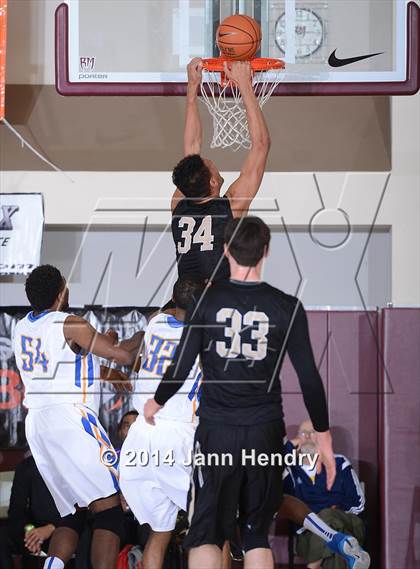 Thumbnail 3 in King vs. Archbishop Mitty (MaxPreps Holiday Classic) photogallery.
