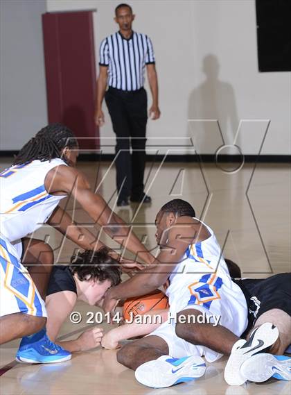 Thumbnail 1 in King vs. Archbishop Mitty (MaxPreps Holiday Classic) photogallery.