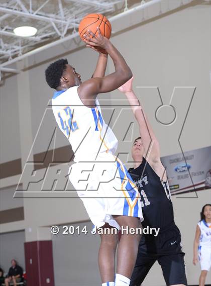 Thumbnail 1 in King vs. Archbishop Mitty (MaxPreps Holiday Classic) photogallery.