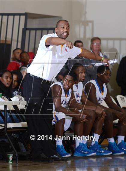 Thumbnail 2 in King vs. Archbishop Mitty (MaxPreps Holiday Classic) photogallery.