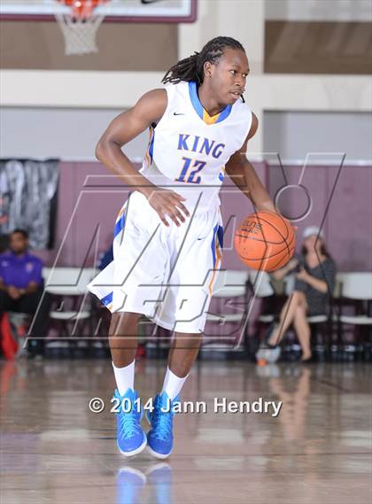 Thumbnail 2 in King vs. Archbishop Mitty (MaxPreps Holiday Classic) photogallery.