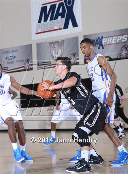 Thumbnail 3 in King vs. Archbishop Mitty (MaxPreps Holiday Classic) photogallery.