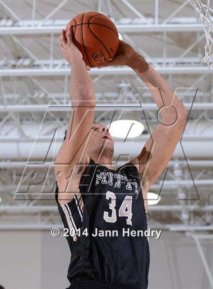 Thumbnail 3 in King vs. Archbishop Mitty (MaxPreps Holiday Classic) photogallery.