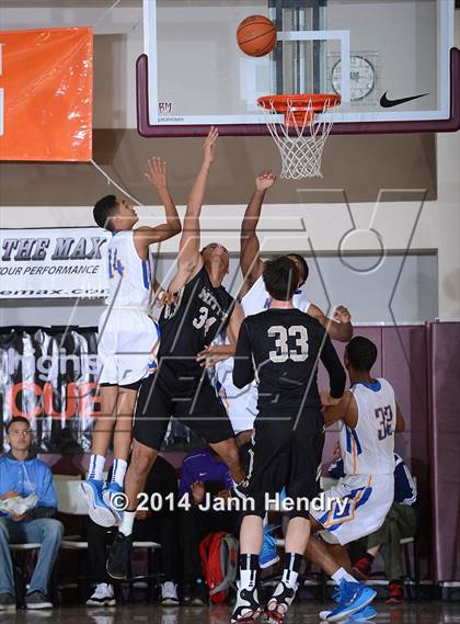 Thumbnail 2 in King vs. Archbishop Mitty (MaxPreps Holiday Classic) photogallery.