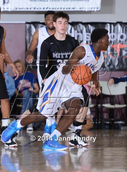 Thumbnail 3 in King vs. Archbishop Mitty (MaxPreps Holiday Classic) photogallery.