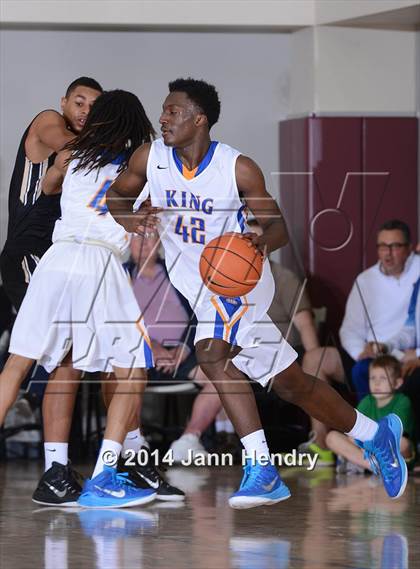 Thumbnail 2 in King vs. Archbishop Mitty (MaxPreps Holiday Classic) photogallery.