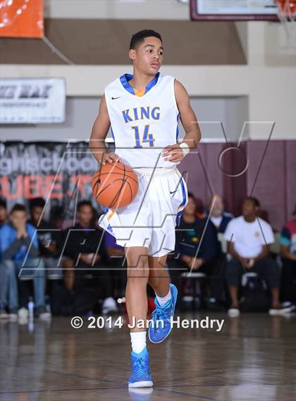 Thumbnail 3 in King vs. Archbishop Mitty (MaxPreps Holiday Classic) photogallery.