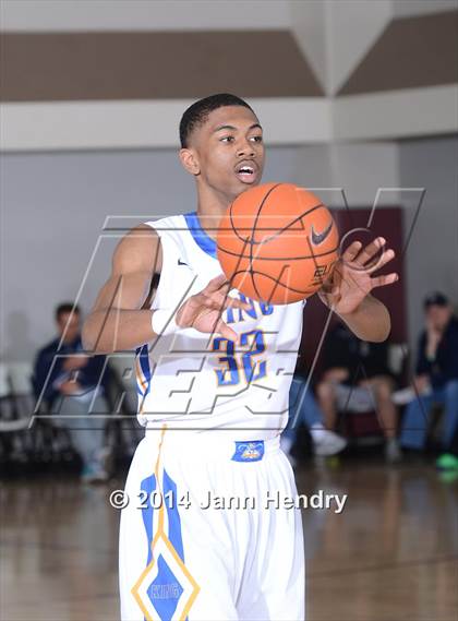 Thumbnail 3 in King vs. Archbishop Mitty (MaxPreps Holiday Classic) photogallery.