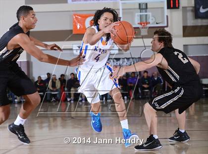 Thumbnail 3 in King vs. Archbishop Mitty (MaxPreps Holiday Classic) photogallery.