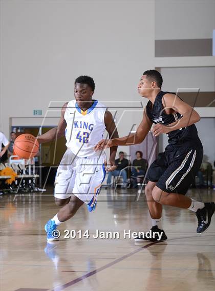 Thumbnail 3 in King vs. Archbishop Mitty (MaxPreps Holiday Classic) photogallery.