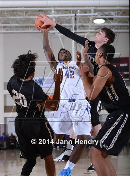 Thumbnail 2 in King vs. Archbishop Mitty (MaxPreps Holiday Classic) photogallery.