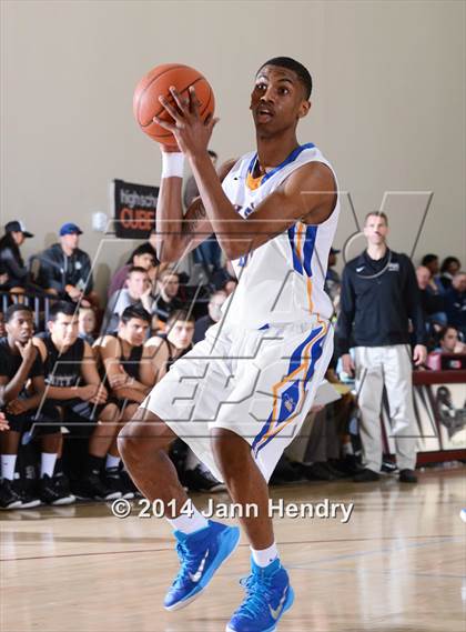 Thumbnail 2 in King vs. Archbishop Mitty (MaxPreps Holiday Classic) photogallery.