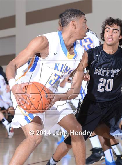 Thumbnail 3 in King vs. Archbishop Mitty (MaxPreps Holiday Classic) photogallery.