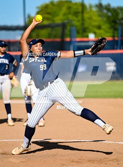 Thumbnail 1 in Central Catholic vs. Vanden (CIF SJS D3 Final) photogallery.