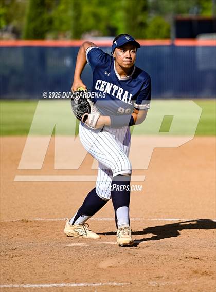 Thumbnail 3 in Central Catholic vs. Vanden (CIF SJS D3 Final) photogallery.